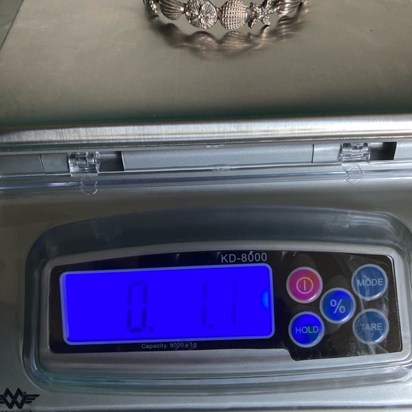 SOLD-Vintage 1990s sterling silver bangle,sea shells,sand dollars & star fish. - Picture 7 of 7